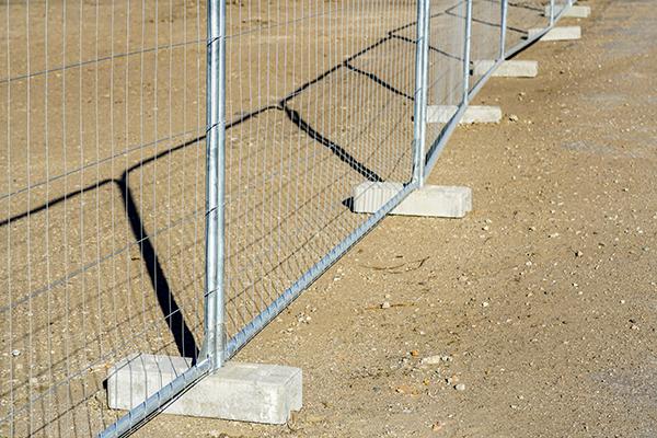 Fence Rental Davenport workers